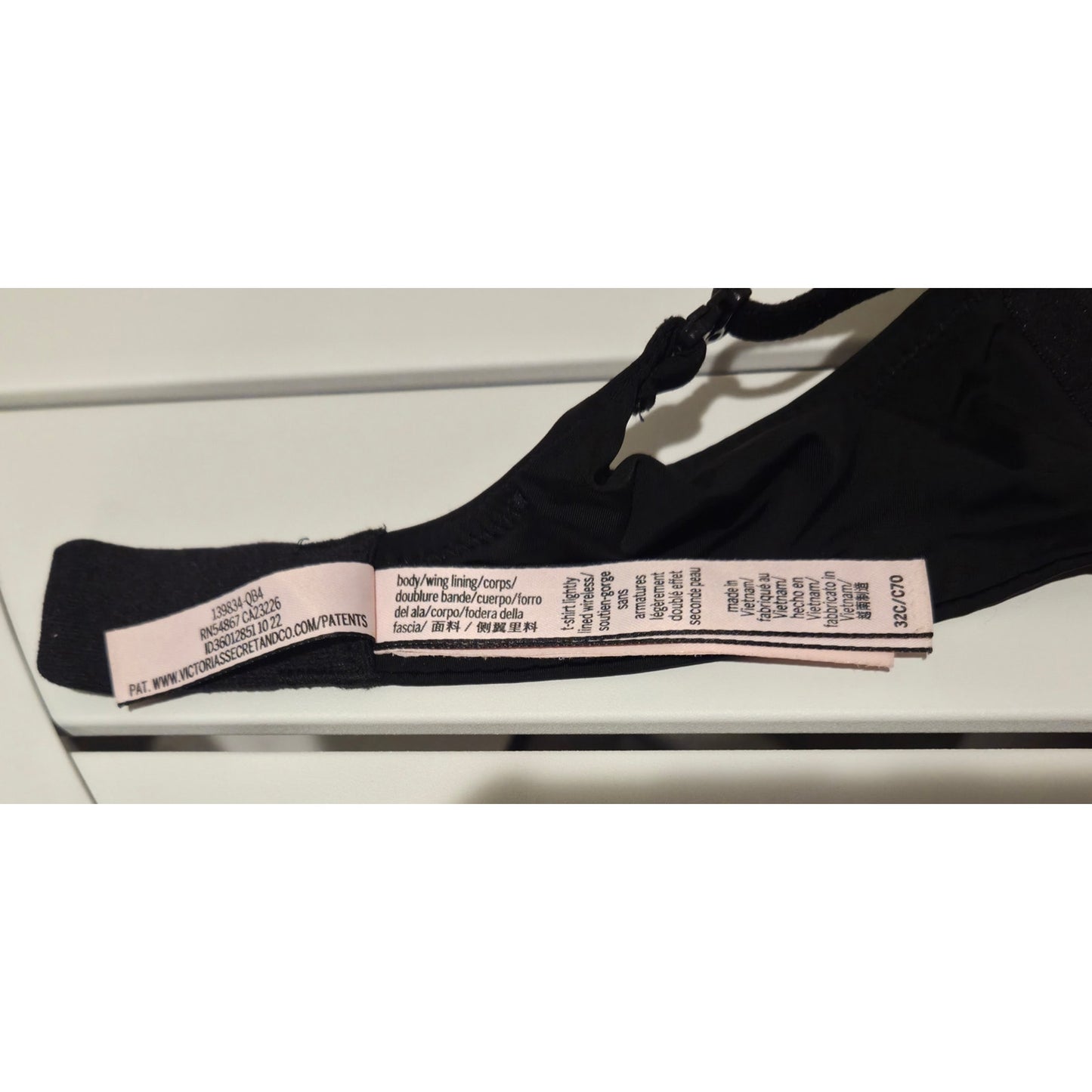 Victoria's Secret The T-Shirt Lightly Lined Wireless Bra Black Size 32C