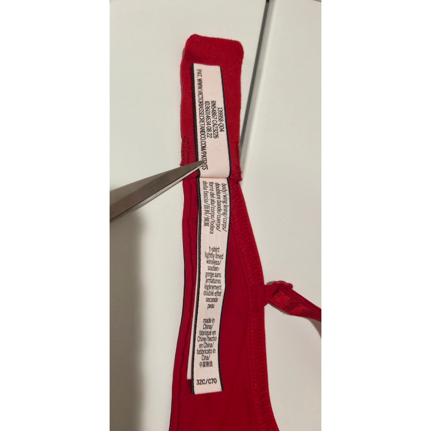 Victoria's Secret The T-Shirt Lightly Lined Wireless Bra Logo Piping Red 32C