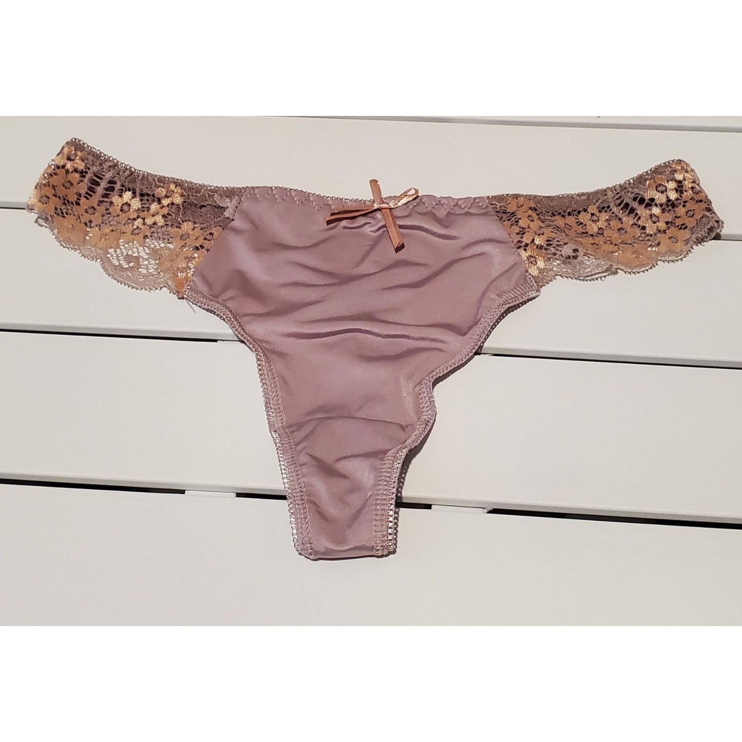 Mamia LP7391PT1 Satin Stretch Thong Panty Shiny Wet Look Lace Mauve Purple 7/L
