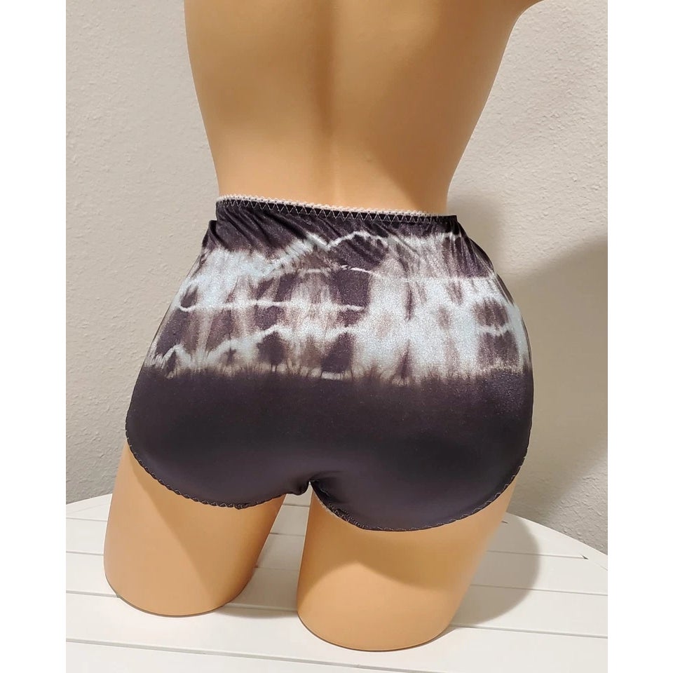 Vanity Fair 40301 Full Coverage Brief Panty Shiny Rainbow Ice Blue 6/M - Star Vintage & More