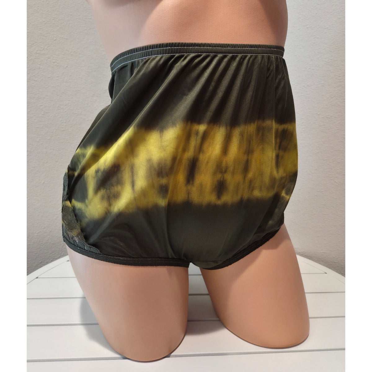 Vanity Fair Lace Nouveau Nylon Full Cut Panty Rainbow Olive Green Yellow 8/XL
