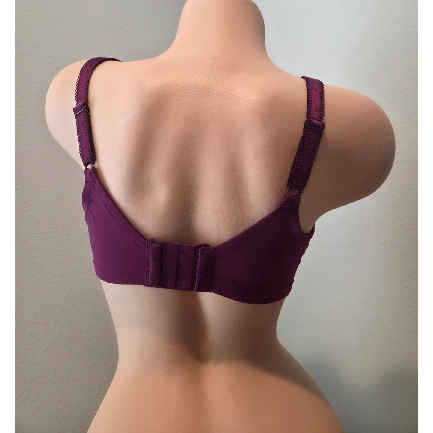 Olga 35063 Nylon Lace Underwire Bra 36DD Purple