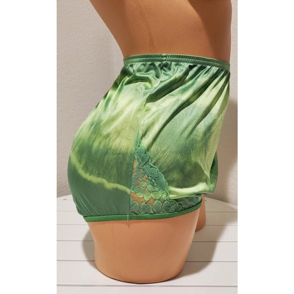 Vanity Fair Lace Nouveau Nylon Full Cut Panty Green Apple On Green Rainbow 8/XL