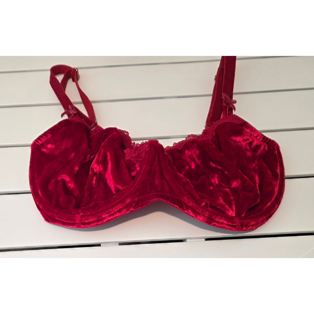 Victoria's Secret Dream Angels Velvet Push Up Unpadded Bra Red 34DDD Convertible