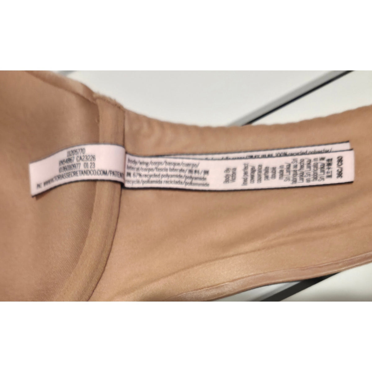 Victoria's Secret Body By Victoria Perfect Coverage Bra Front Close Nude 36C