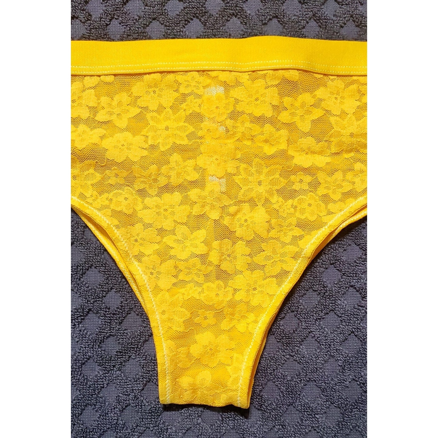 Victoria's Secret PINK Floral Lace Cheekster Panty Tulip Yellow 6/M