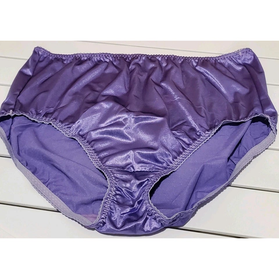 Vanity Fair 40301 Full Coverage Brief Panty Shiny Nylon Jasmine Purple
