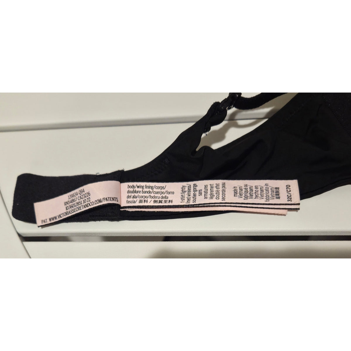 Victoria's Secret The T-Shirt Lightly Lined Wireless Bra Black Size 32C
