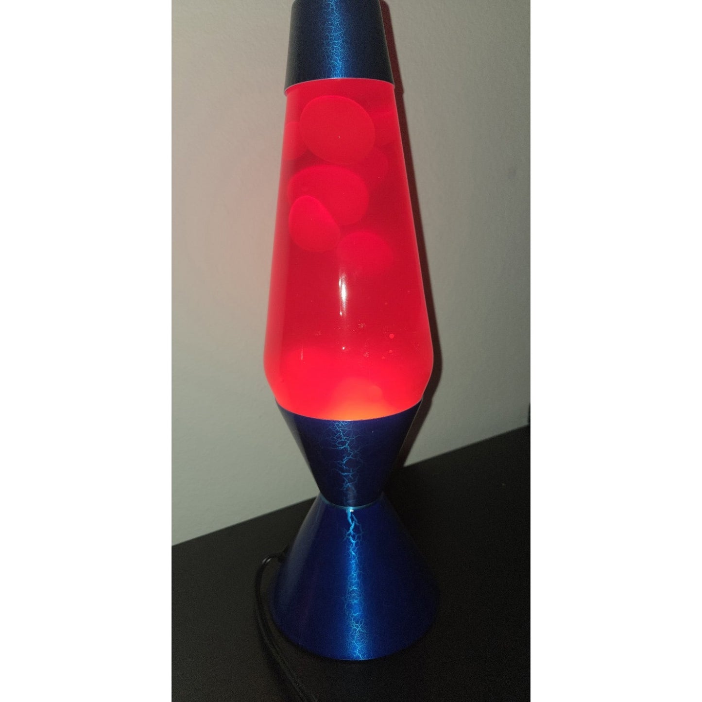 NEW Lava Lamp XL 52 Ounce 16.3 In Cracked Blue Base Red Pink Liquid Orange Lava