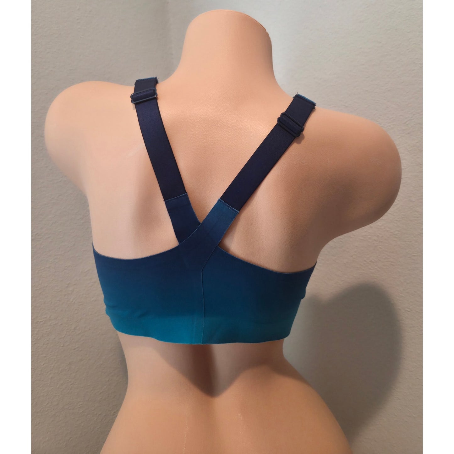 Victoria's Secret Knockout Front Close Sports Bra High Impact Blue Ombre 34DD