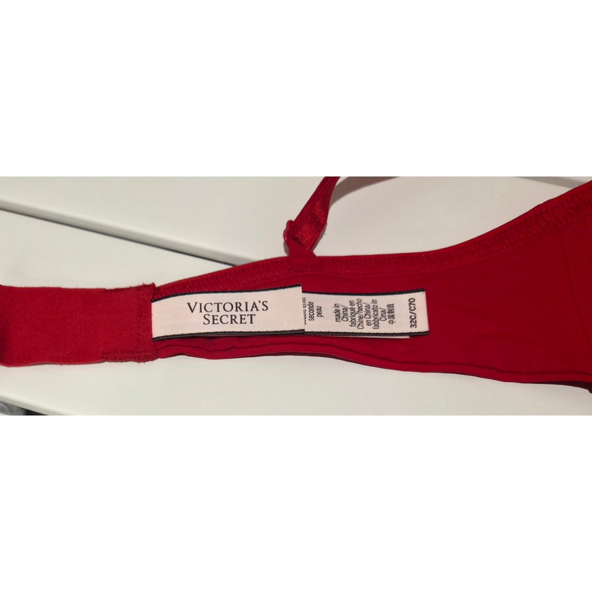 Victoria's Secret The T-Shirt Lightly Lined Wireless Bra Logo Piping Red 32C