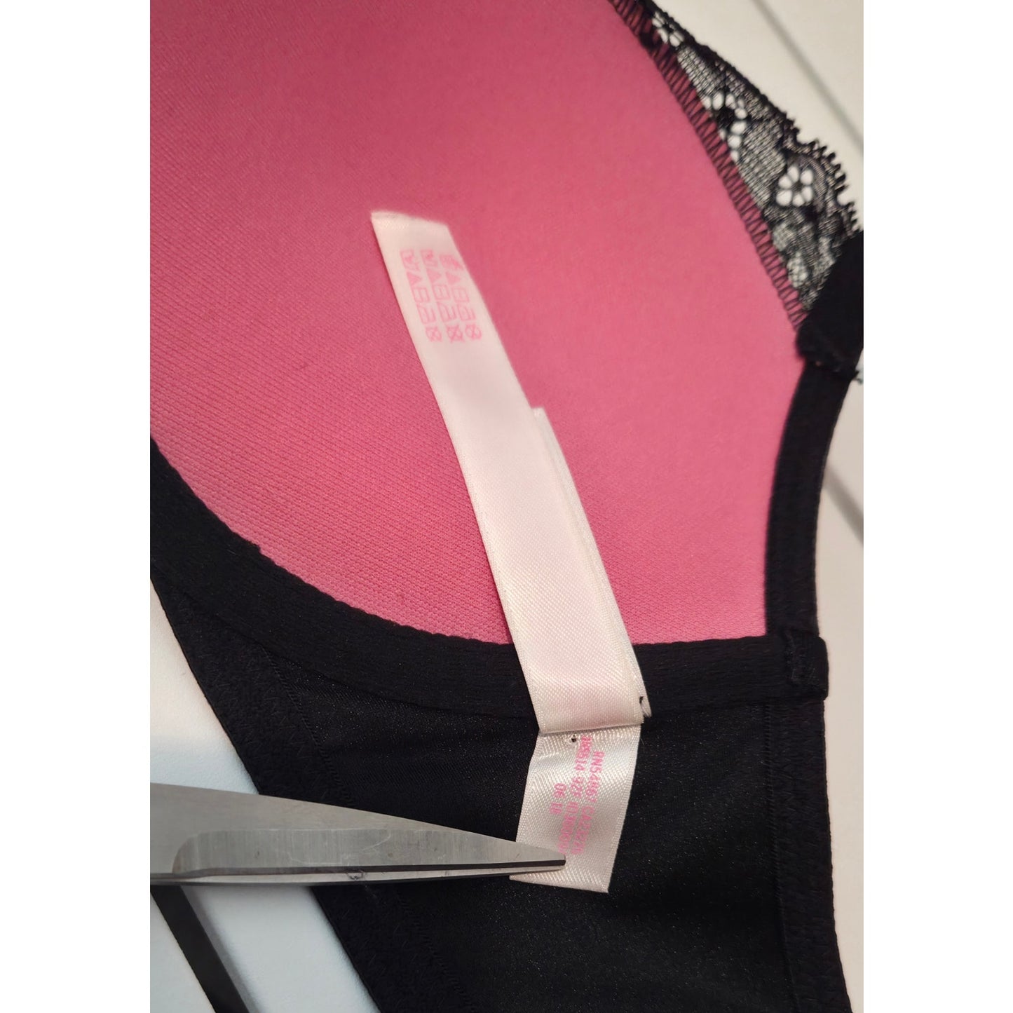 Victoria's Secret PINK Date Push-Up Bra Lace Gold Hardware Black Size 32C