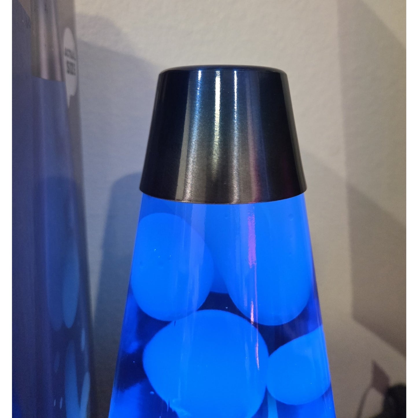 NEW Lava Lamp XL 52 Ounce 16.3 In Blue Gray Base Blue Liquid White Lava