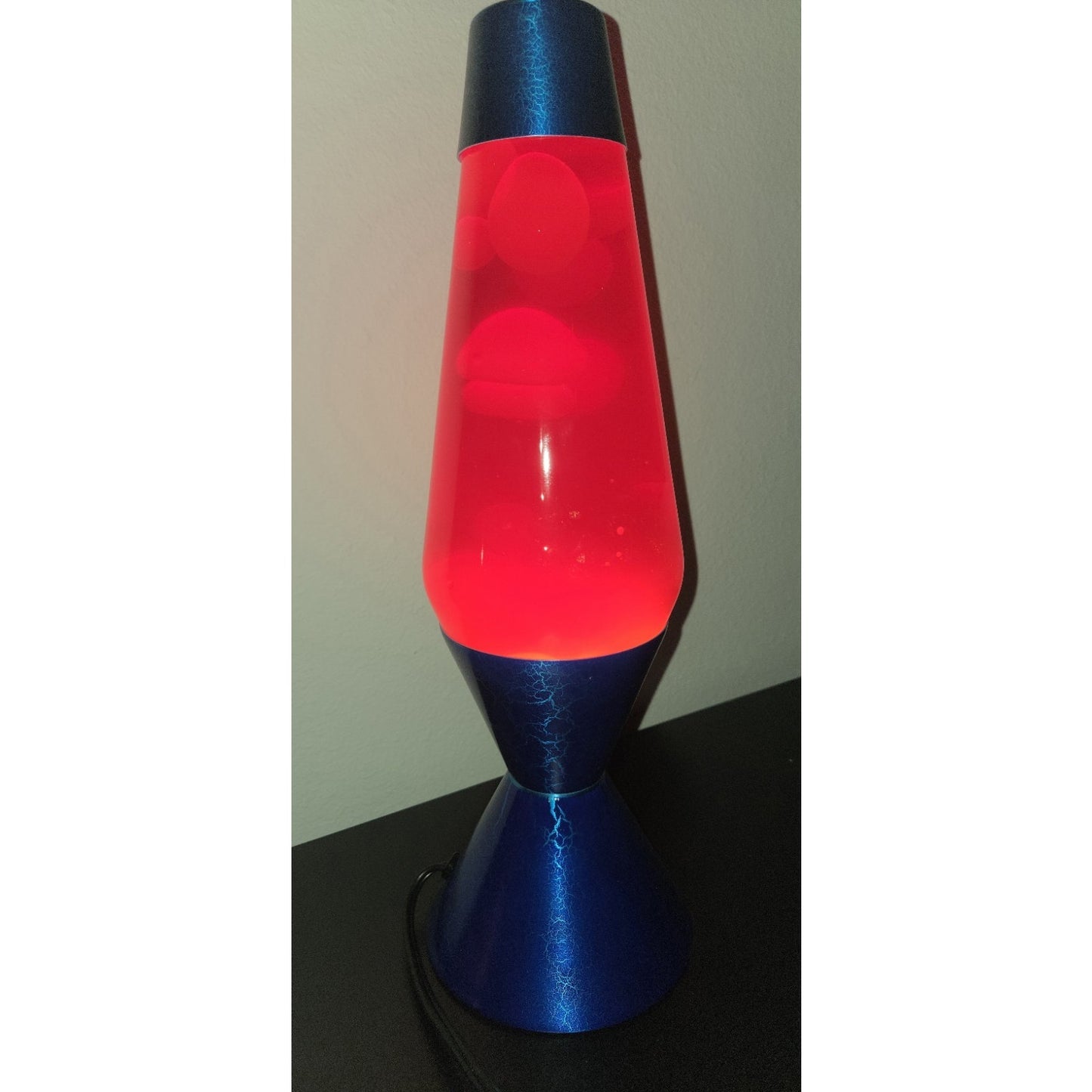 NEW Lava Lamp XL 52 Ounce 16.3 In Cracked Blue Base Red Pink Liquid Orange Lava