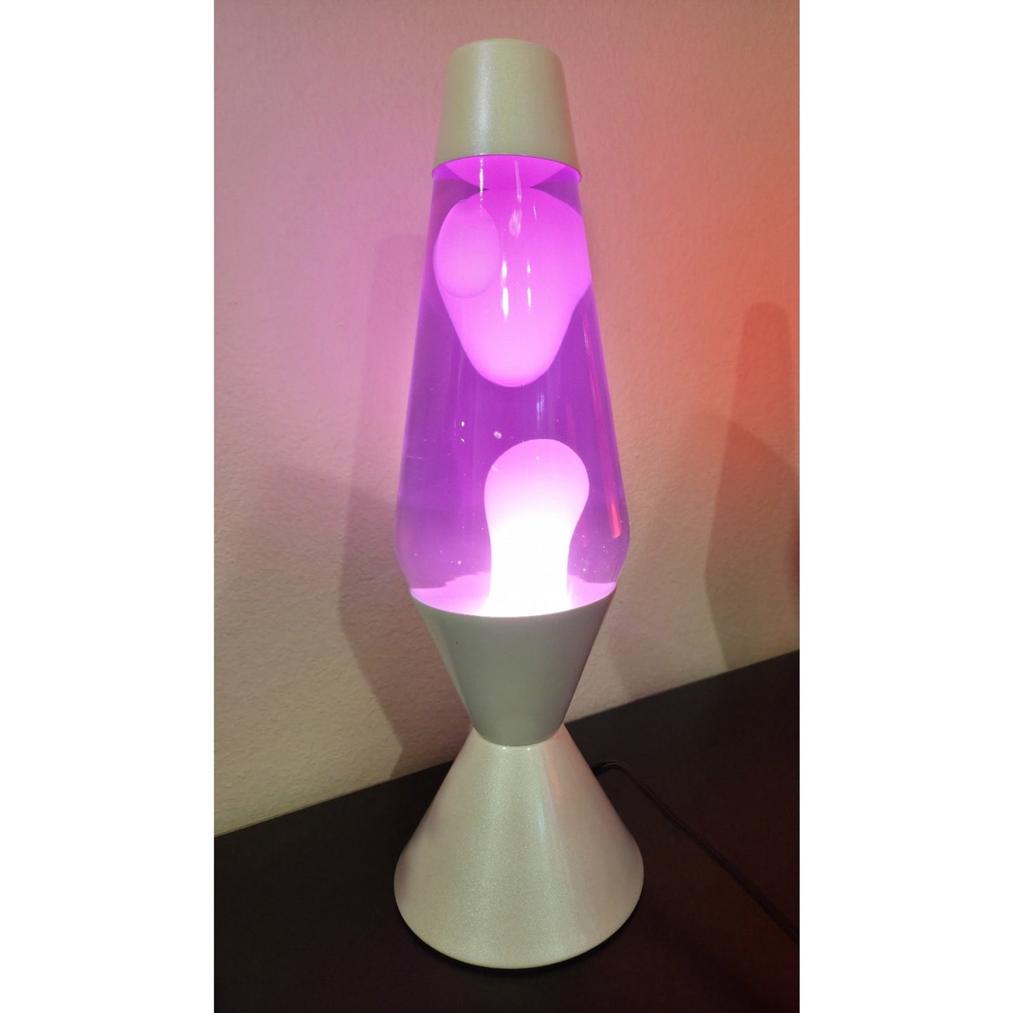NEW Lava Lamp XL 52 Oz 16.3 In Rare Discontinued Opalescent Pearl Pink Purple