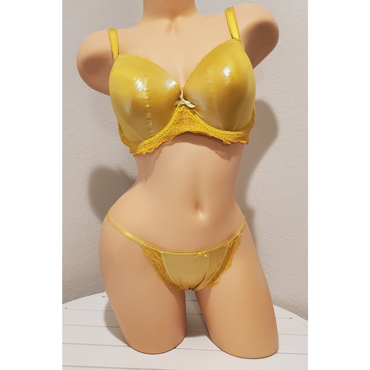 Victoria's Secret Dream Angels Bra String Bikini Set Shiny 36DD 6/M Very YELLOW