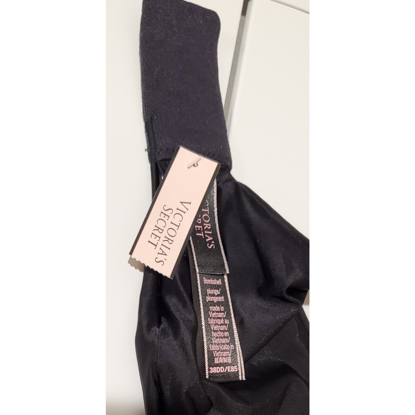 Victoria's Secret Bombshell Miraculous Plunge Bra Add 2 Cups Black 38DD