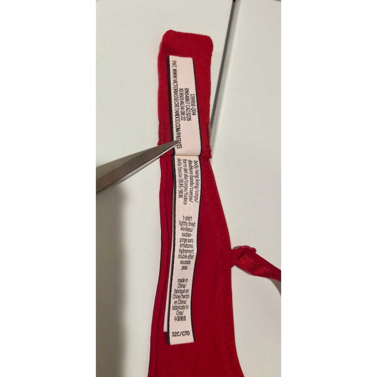 Victoria's Secret The T-Shirt Lightly Lined Wireless Bra Logo Piping Red 32C