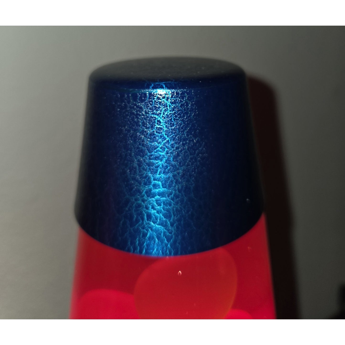 NEW Lava Lamp XL 52 Ounce 16.3 In Cracked Blue Base Red Pink Liquid Orange Lava