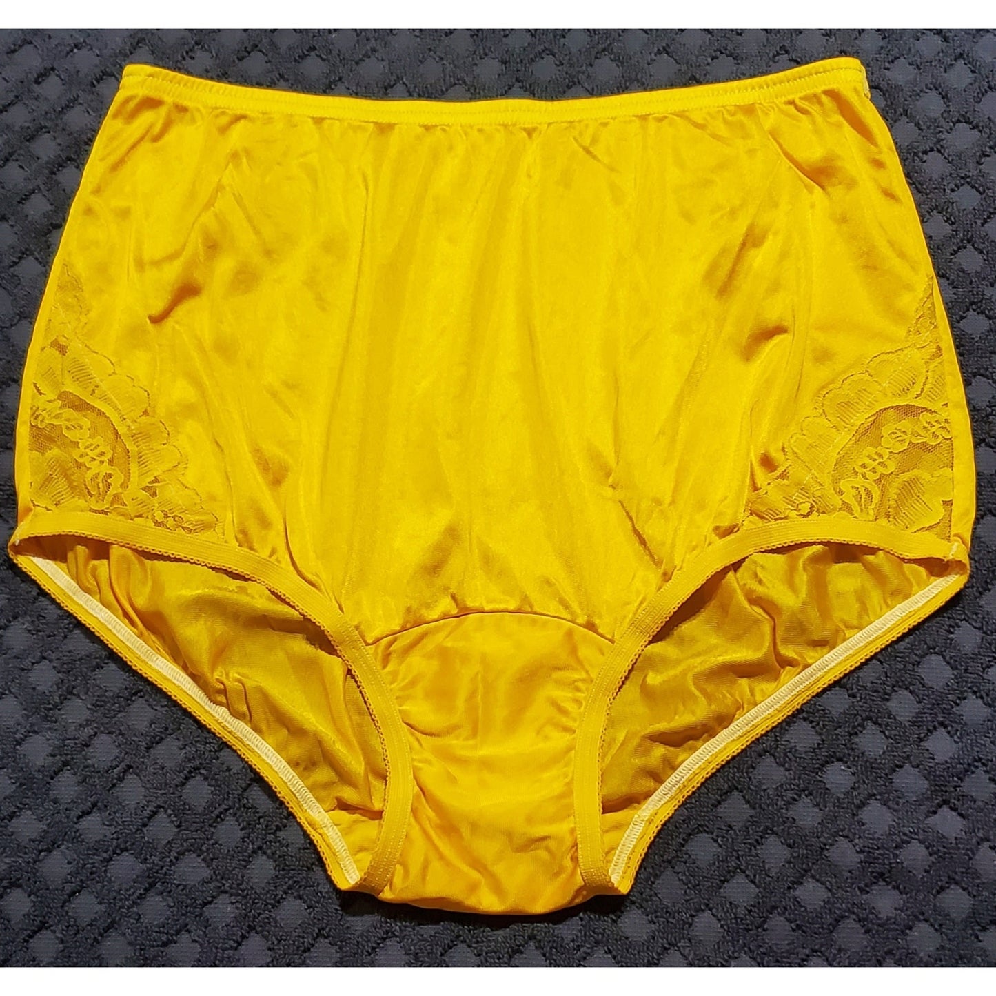 Vanity Fair Lace Nouveau Nylon Full Cut Panty Lace Shiny Bee Yellow