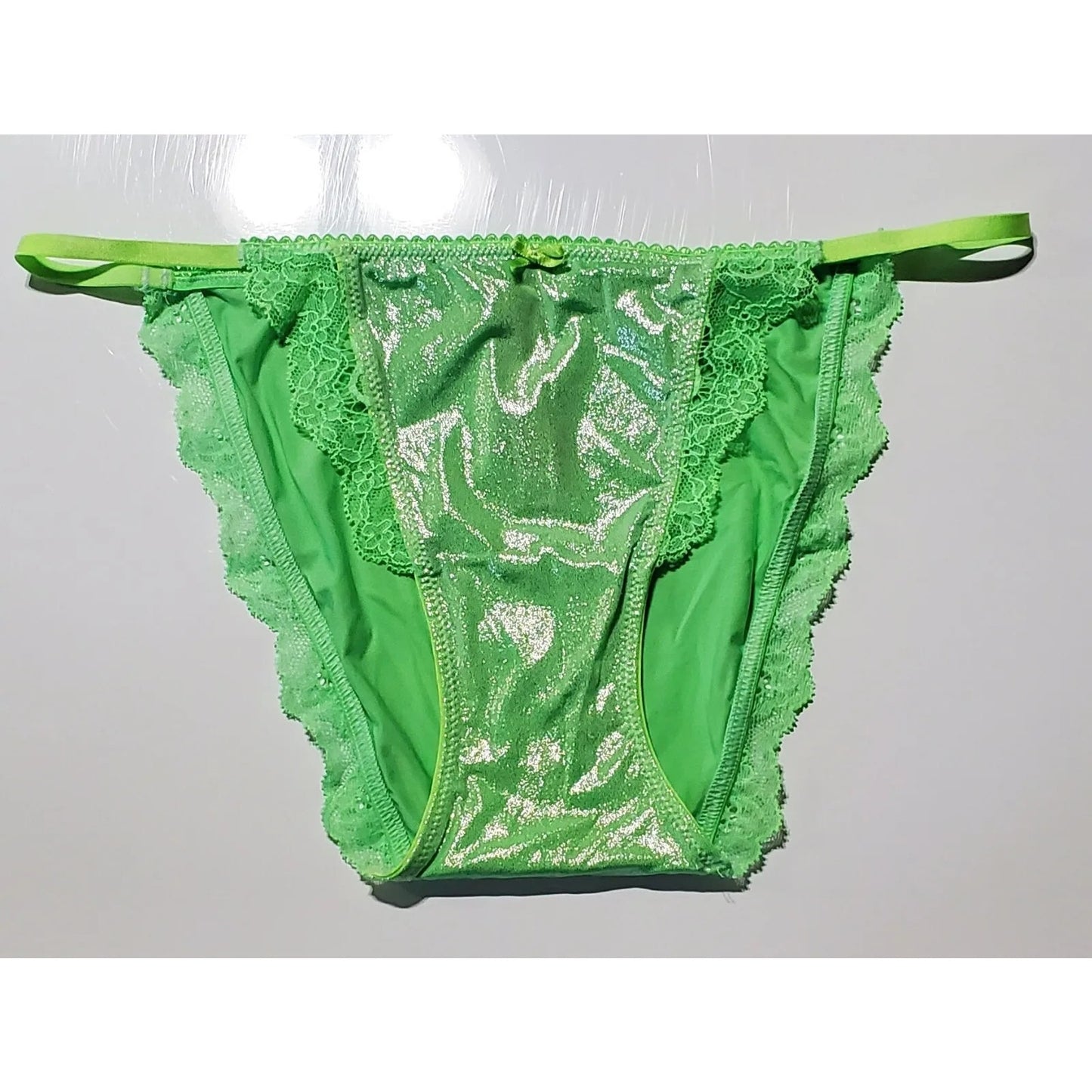 Victoria's Secret Dream Angels String Bikini Panty Shiny Lace Trim Citron Green