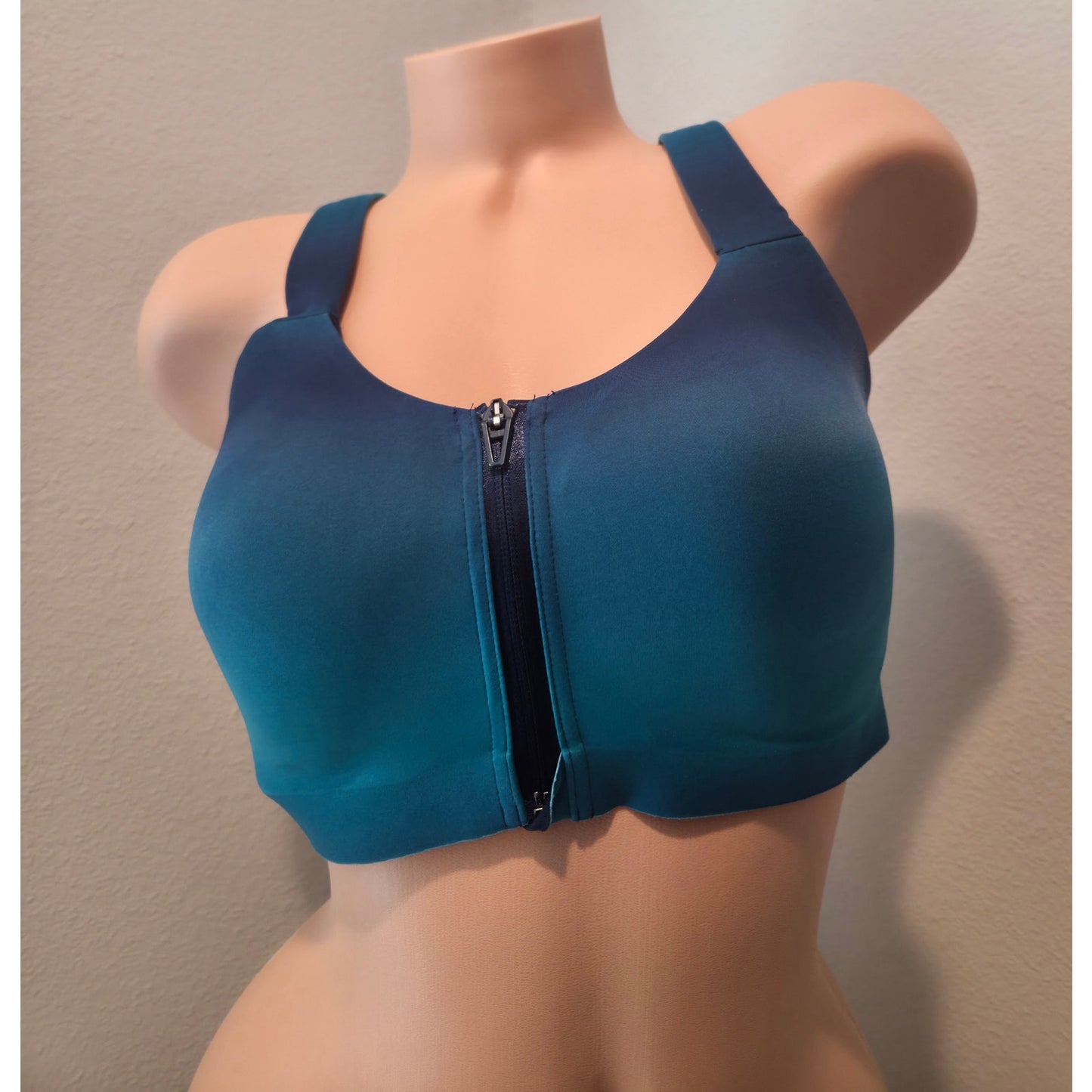 Victoria's Secret Knockout Front Close Sports Bra High Impact Blue Ombre 34DD