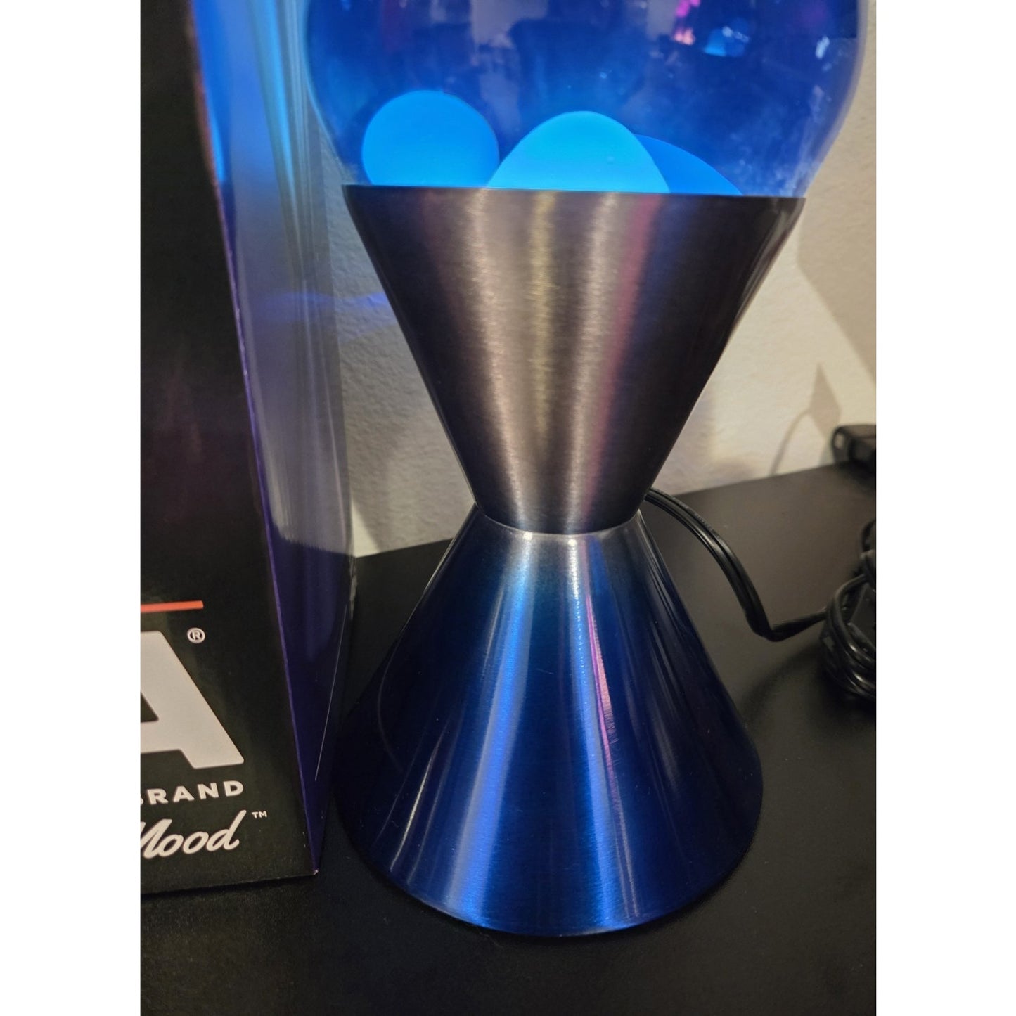 NEW Lava Lamp XL 52 Ounce 16.3 In Blue Gray Base Blue Liquid White Lava