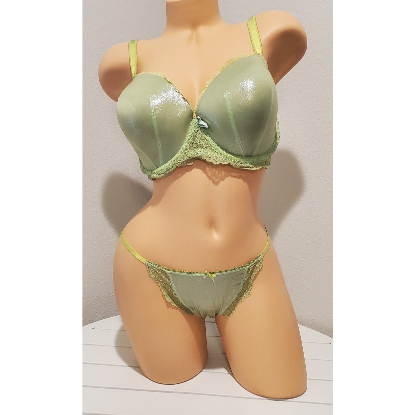 Victoria's Secret Dream Angels Bra & String Bikini Set Shiny 38DD 6/M Lime GREEN