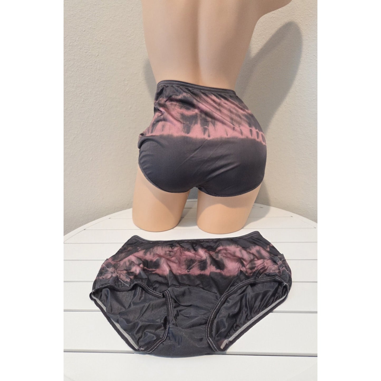 Vanity Fair Lace Nouveau Shiny Nylon Brief Panty Lot of 2 Rainbow Black Pink 6/M