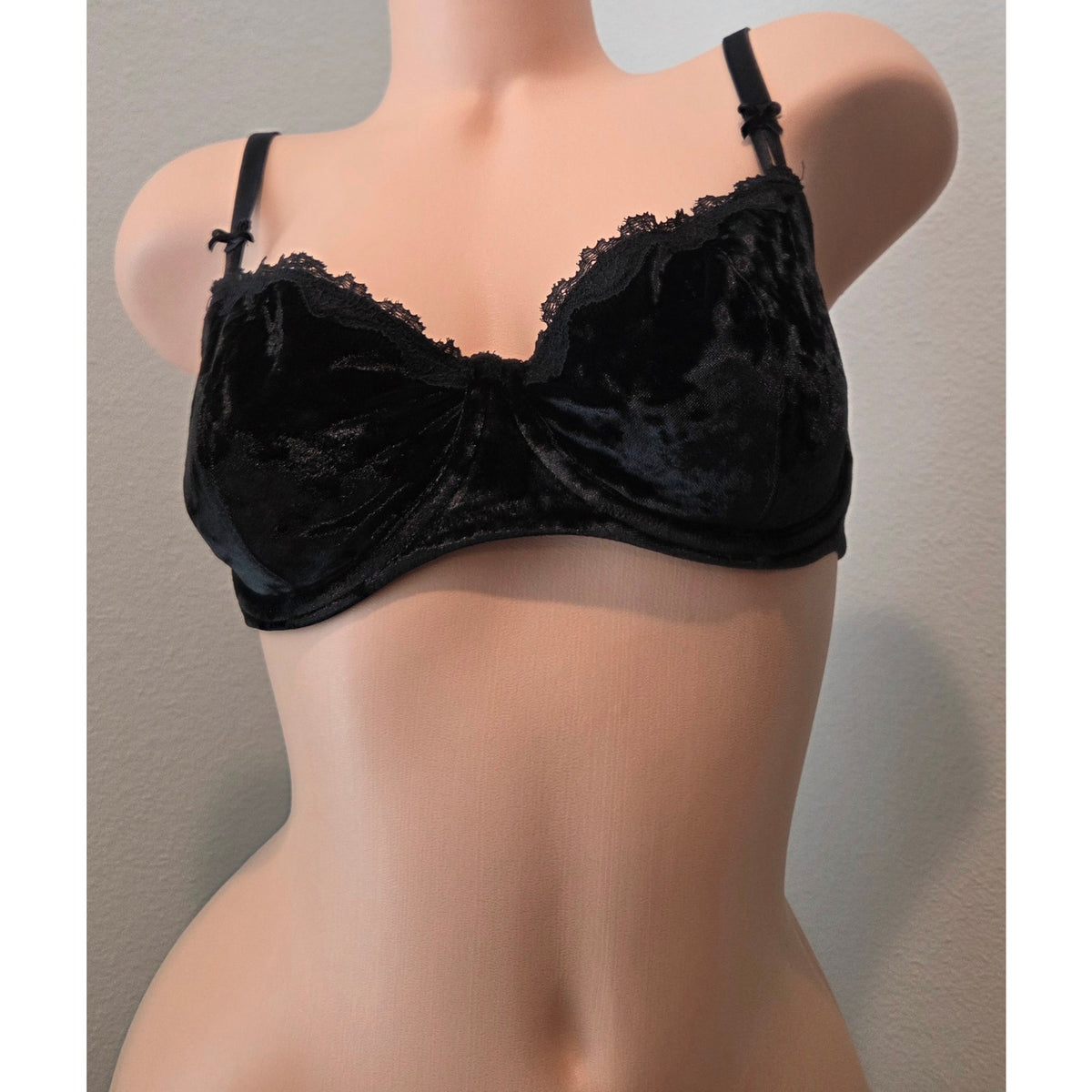 Victoria's Secret Dream Angels Velvet Push Up Unpadded Bra Black 34DD
