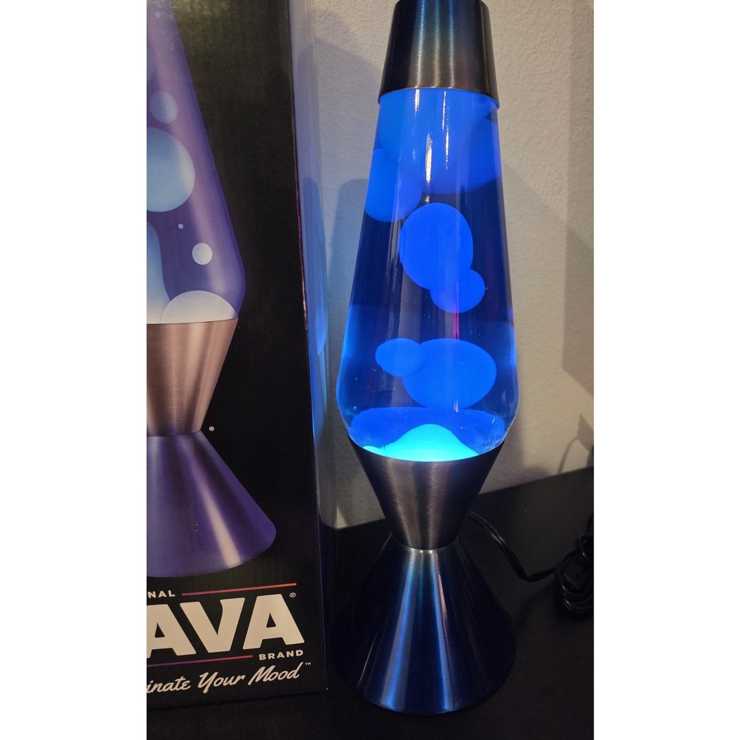 NEW Lava Lamp XL 52 Ounce 16.3 In Blue Gray Base Blue Liquid White Lava