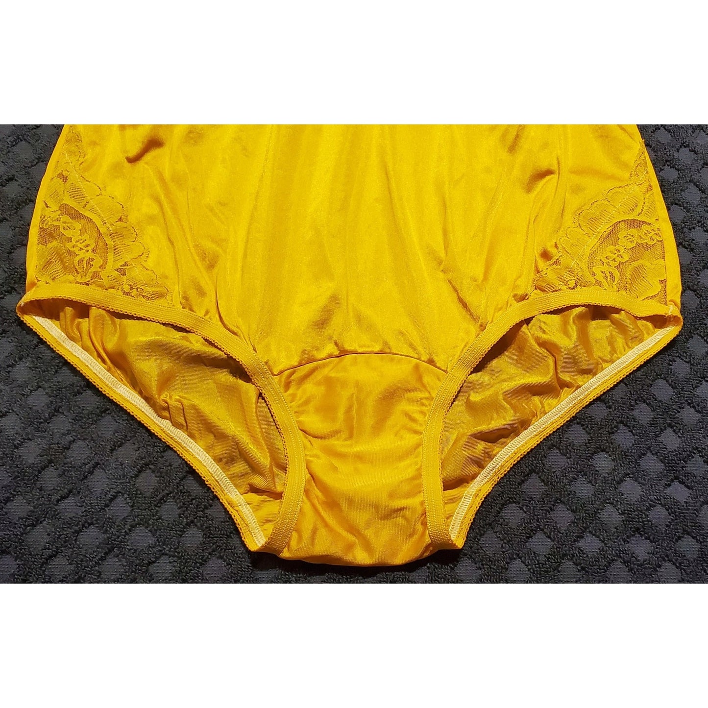 Vanity Fair Lace Nouveau Nylon Full Cut Panty Lace Shiny Bee Yellow