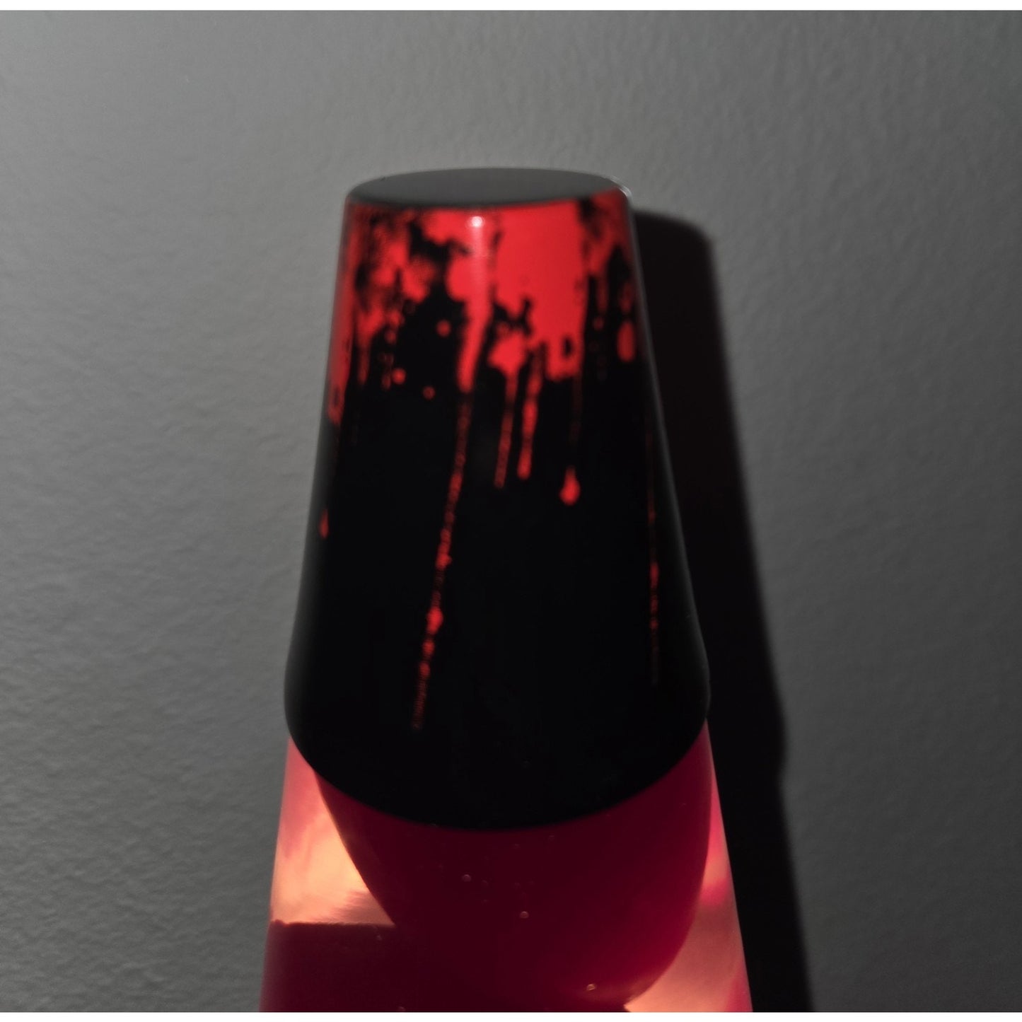 New Lava Lamp Bloody Red Midnight Blood 17" 32 Oz Red Wax Blood Splatter