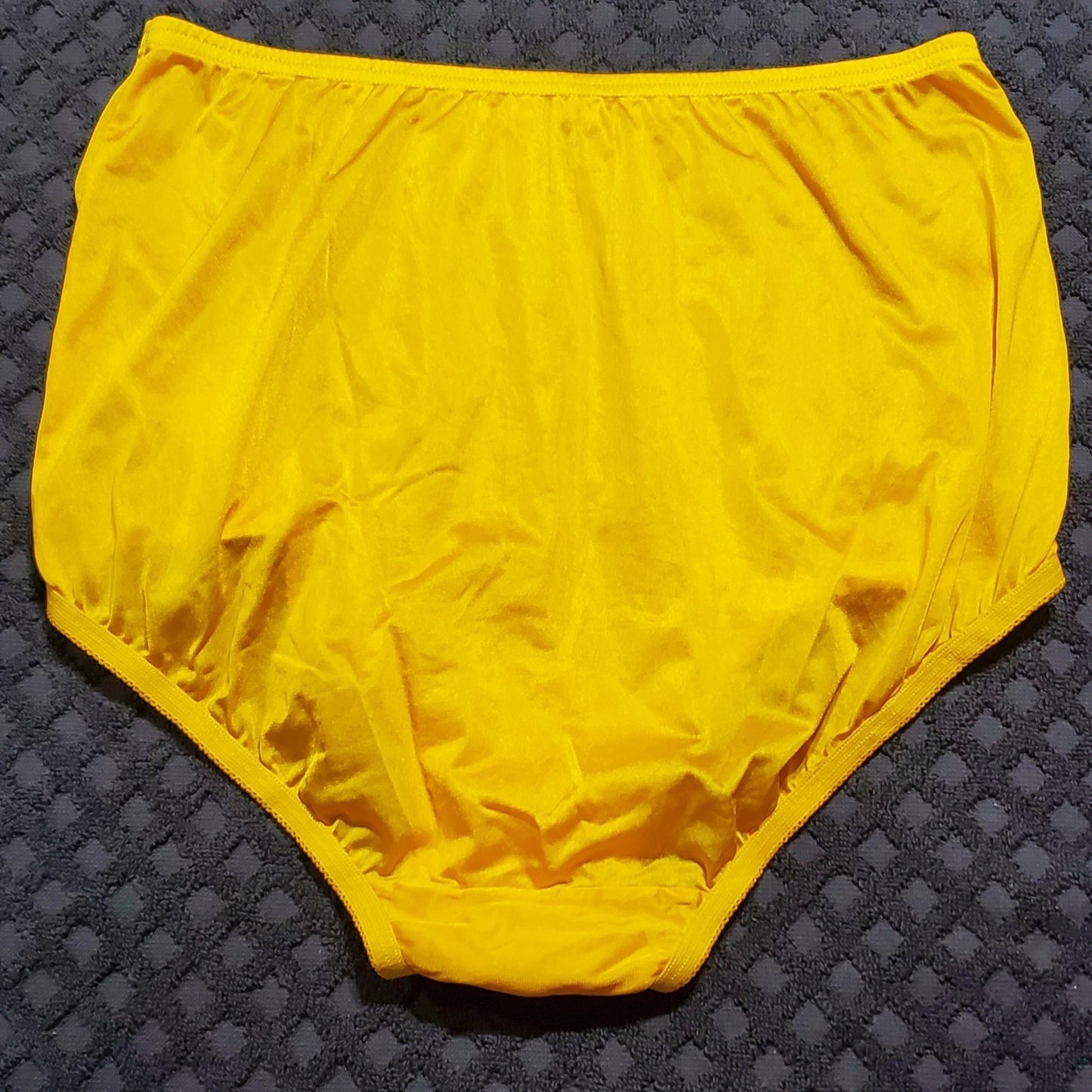 Vanity Fair Lace Nouveau Nylon Full Cut Panty Lace Shiny Bee Yellow