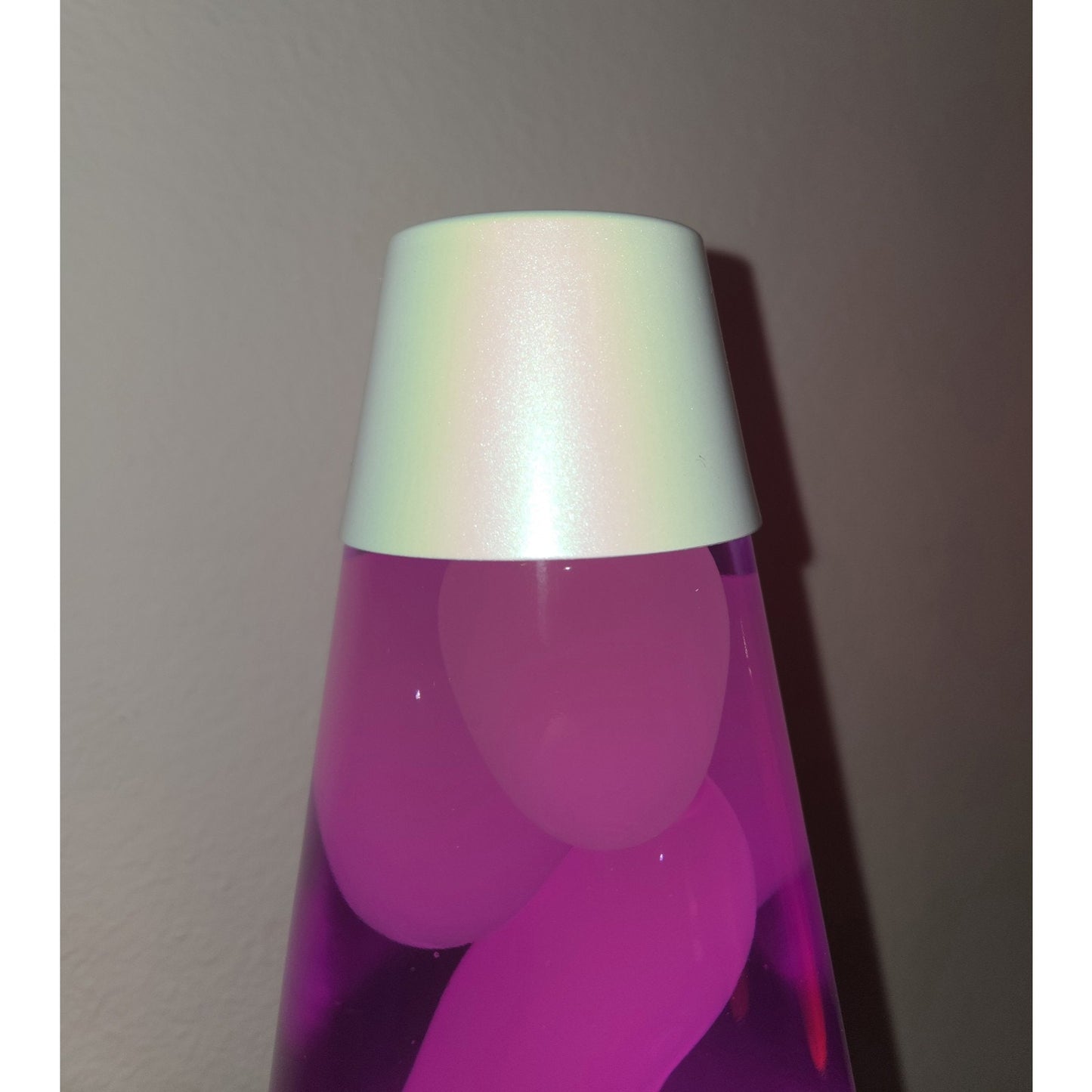 NEW Lava Lamp XL 52 Oz 16.3 In Rare Discontinued Opalescent Pearl Pink Purple