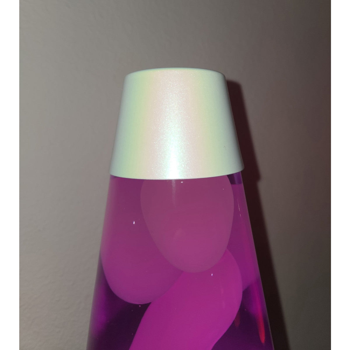 NEW Lava Lamp XL 52 Oz 16.3 In Opalescent Pearl Pink Purple Rare Color