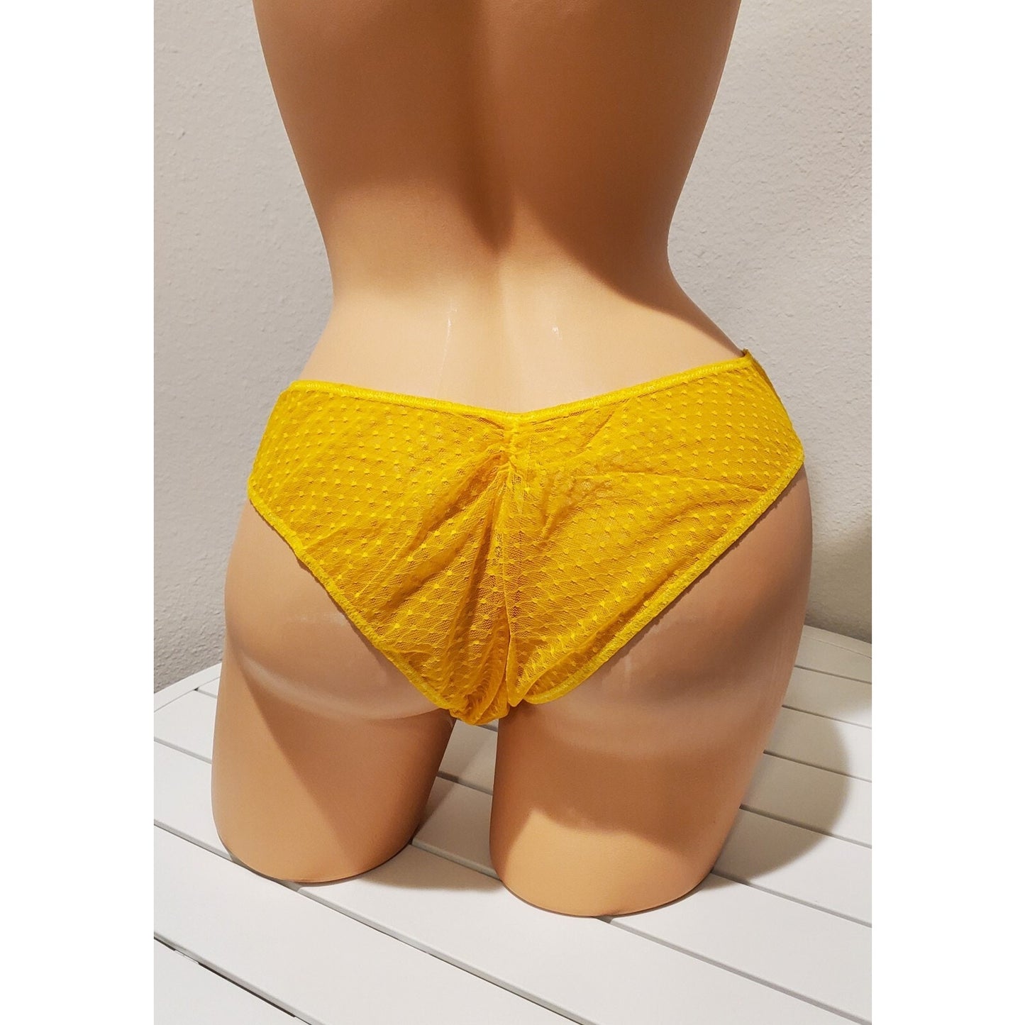 Victoria's Secret Dream Angels Floral Lace Brazilian Panty Carnation Yellow 8/XL
