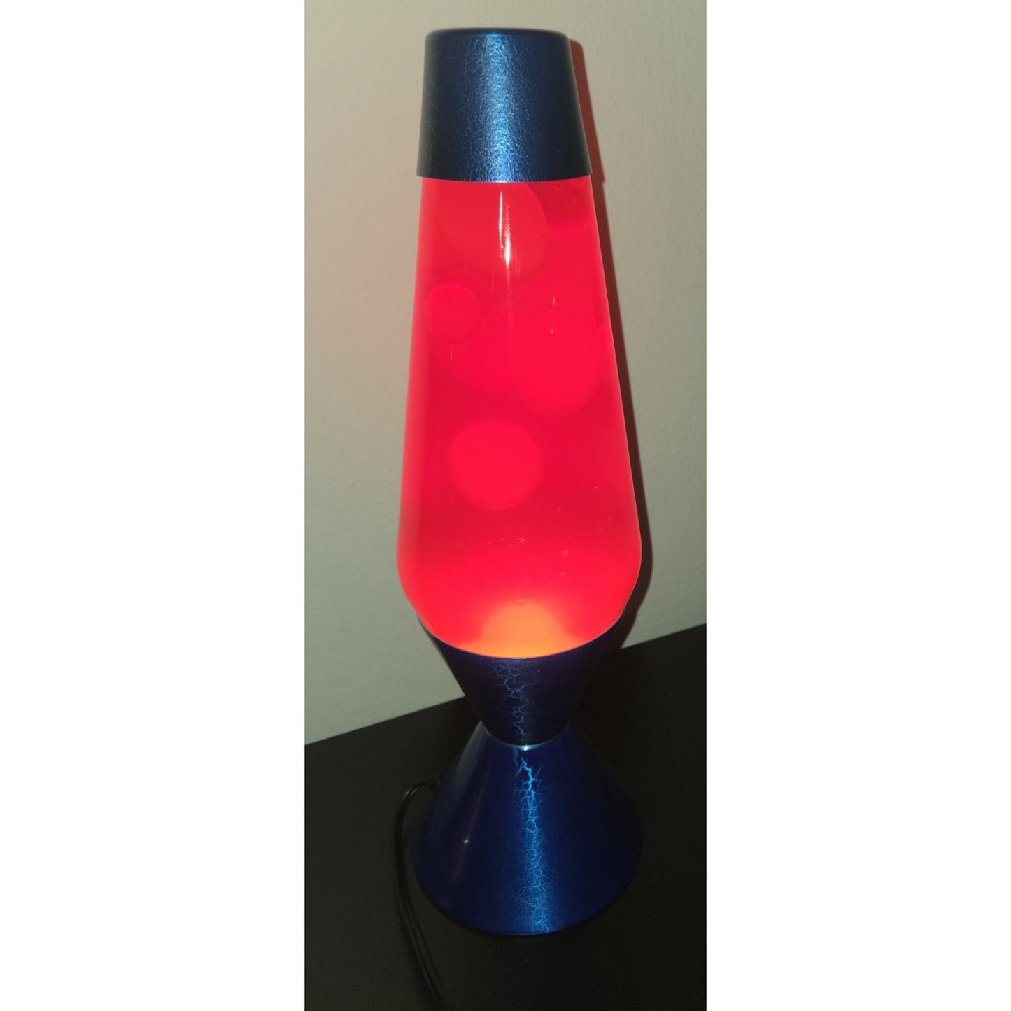 NEW Lava Lamp XL 52 Ounce 16.3 In Cracked Blue Base Red Pink Liquid Orange Lava