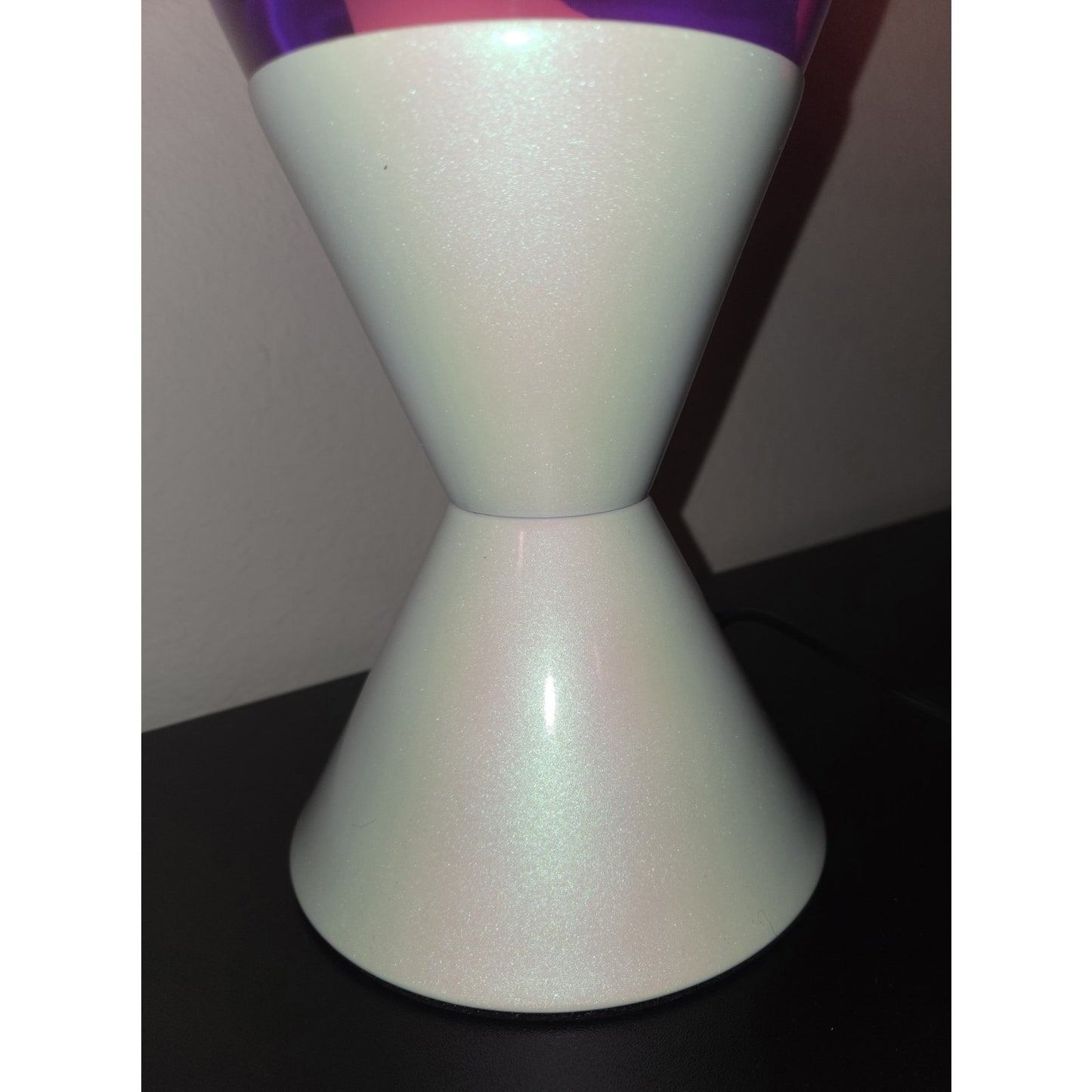 NEW Lava Lamp XL 52 Oz 16.3 In Rare Discontinued Opalescent Pearl Pink Purple