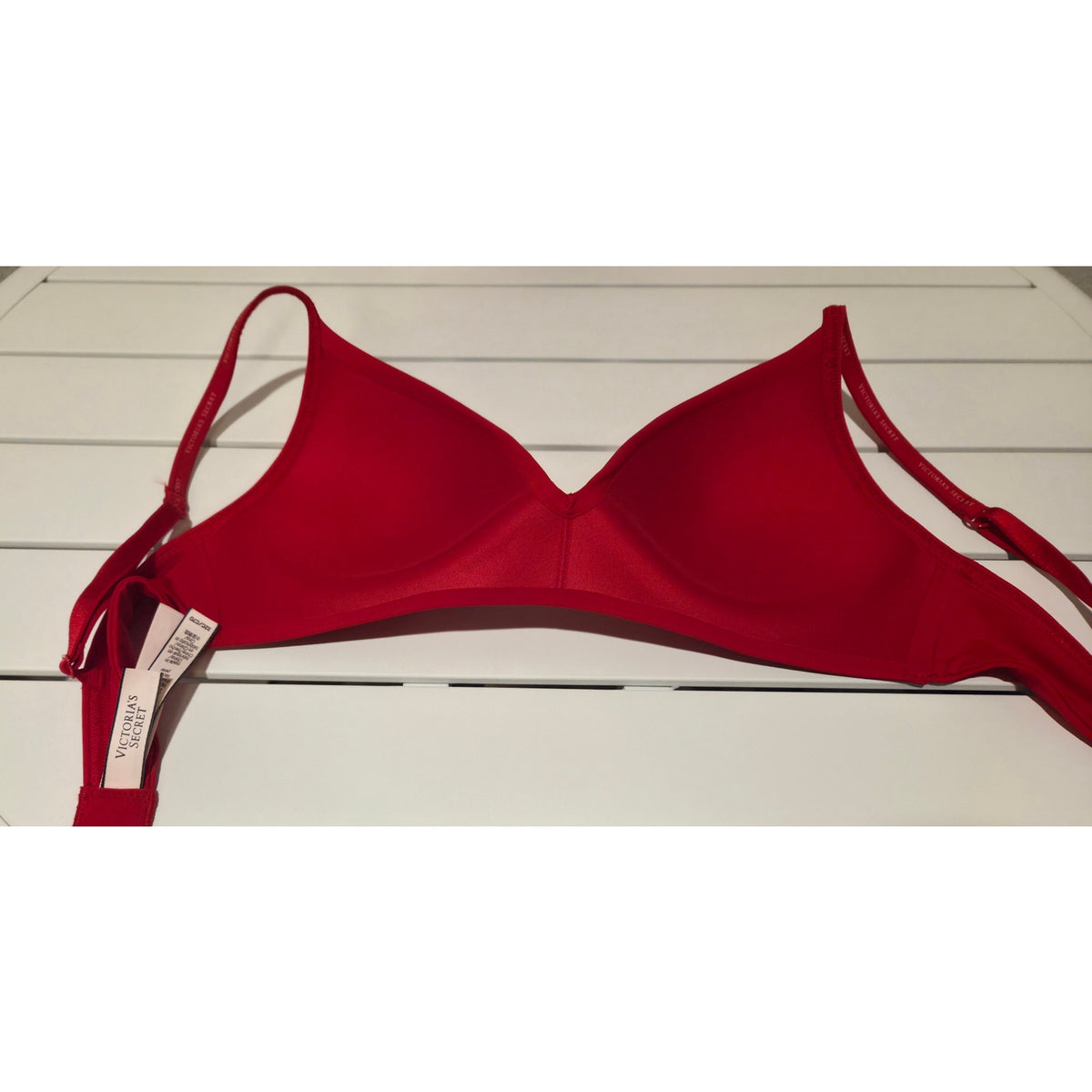 Victoria's Secret The T-Shirt Lightly Lined Wireless Bra Logo Piping Red 32C