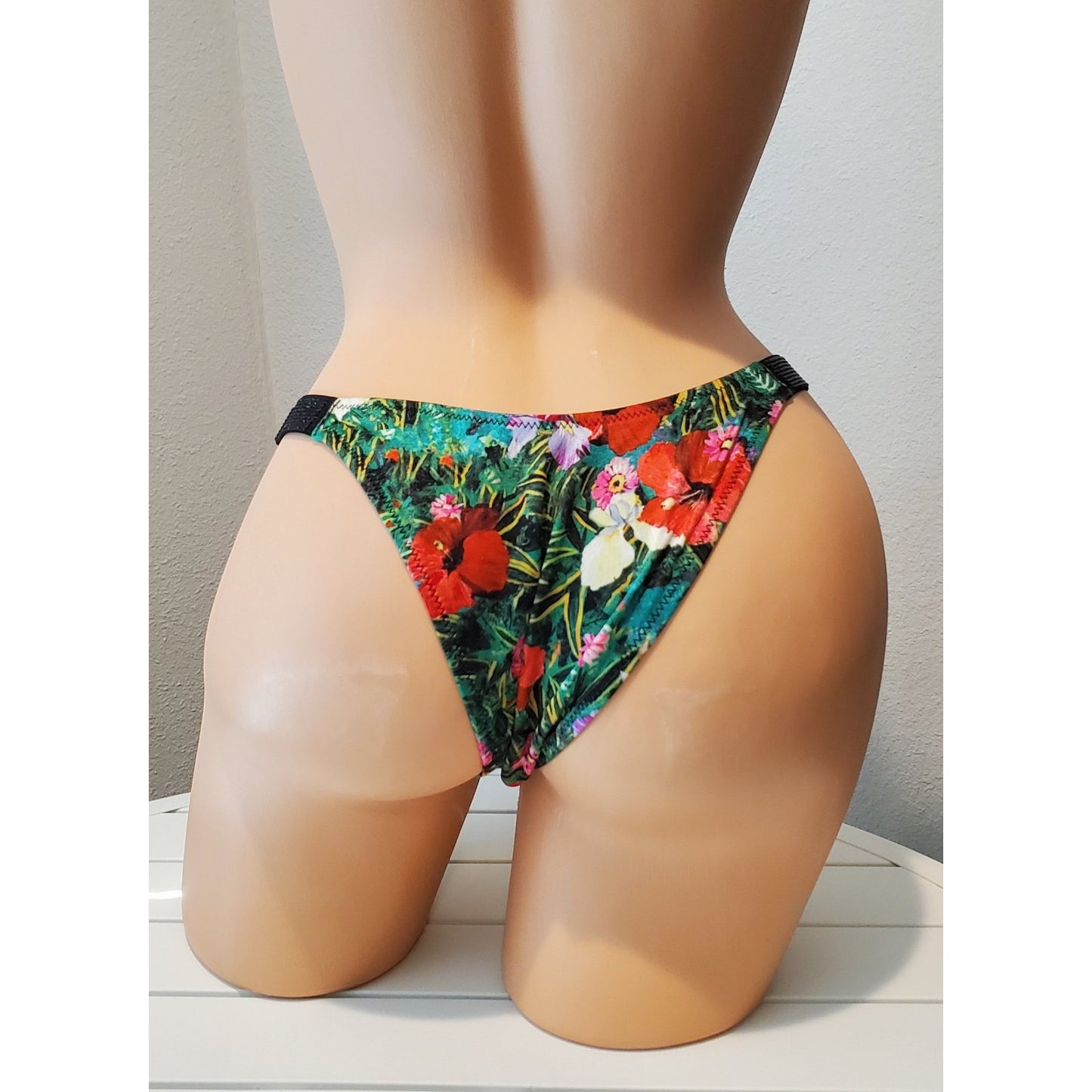 Victoria's Secret Swim Shine Brazilian Bikini Bottom Strap Floral Print 6/M