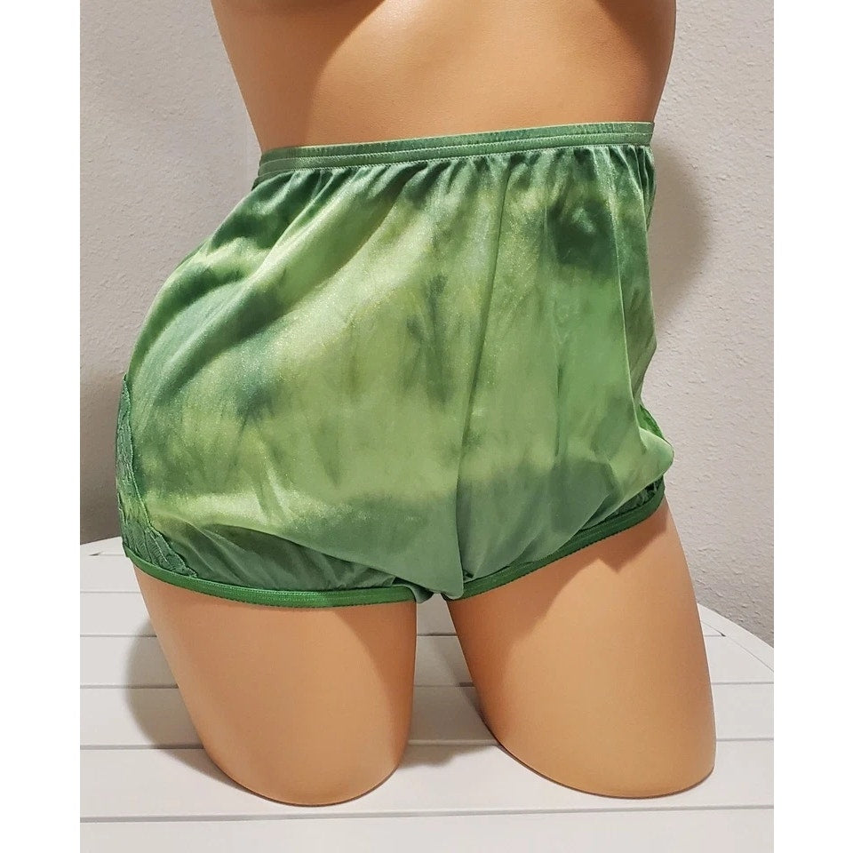 Vanity Fair Lace Nouveau Nylon Full Cut Panty Green Apple On Green Rainbow 8/XL