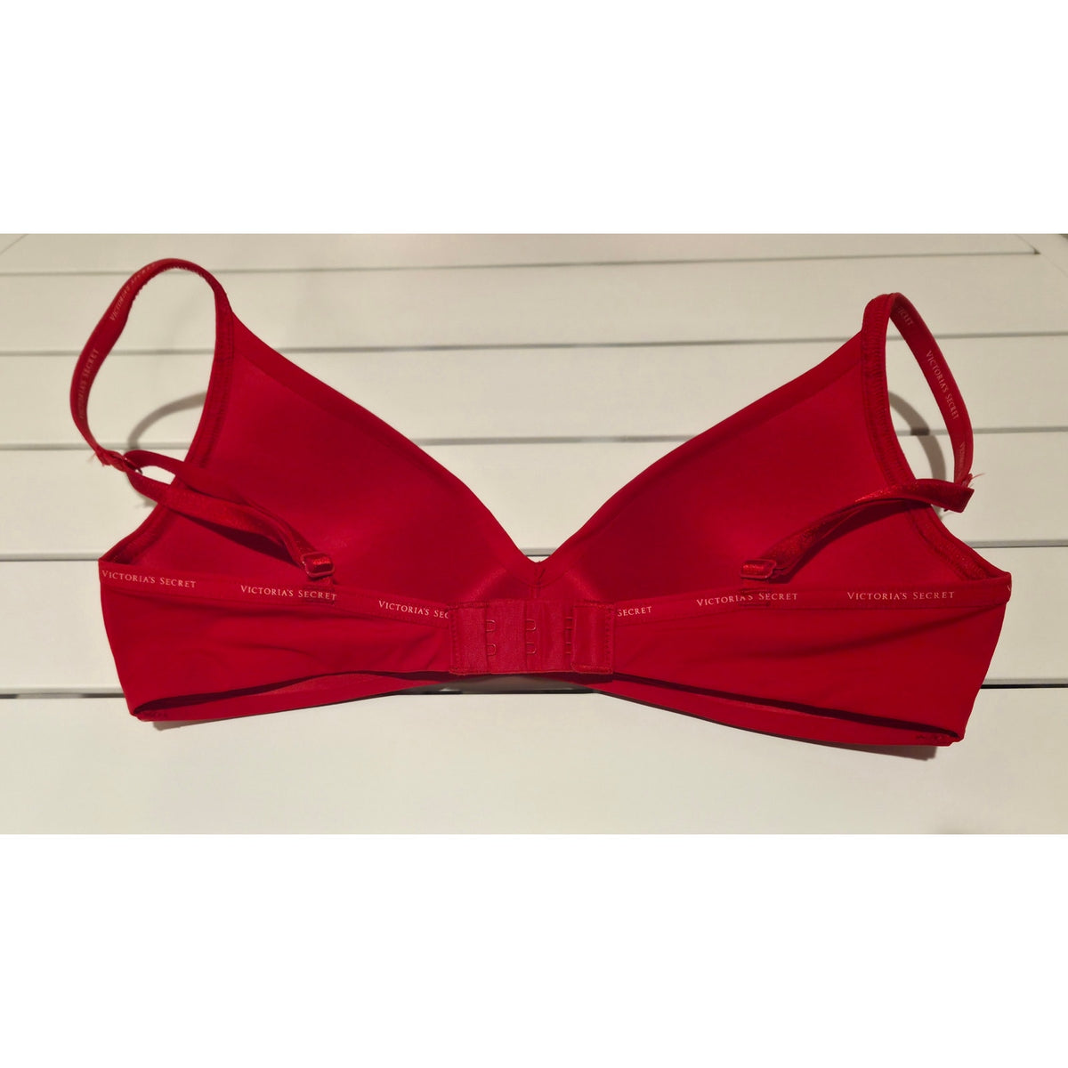 Victoria's Secret The T-Shirt Lightly Lined Wireless Bra Logo Piping Red 32C