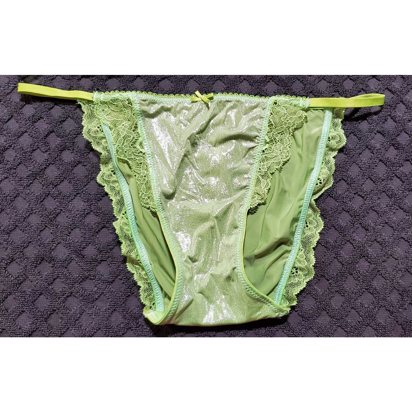 Victoria's Secret Dream Angels Bra & String Bikini Set Shiny 38DD 6/M Lime GREEN