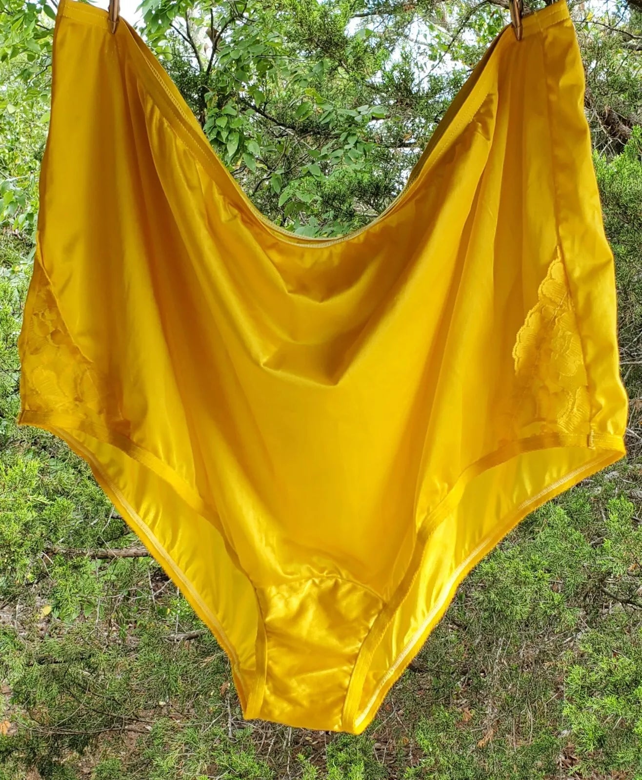 Vanity Fair LACE Nouveau Granny Panty Shiny Nylon Tulip YELLOW Slippery - Star Vintage & More